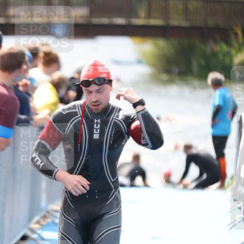 25.08.2024 - Elbe Triathlon Hamburg H.Heesch http://msf.ph/oto/6838468 25.08.2024 14:05:05 Schwimmen 1, 2, 14, 25, 26, 31 meine-sportfotos.de