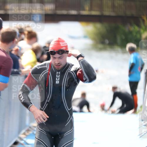 25.08.2024 - Elbe Triathlon Hamburg H.Heesch http://msf.ph/oto/6838473 25.08.2024 14:05:05 Schwimmen 1, 2, 14, 25, 26, 31 meine-sportfotos.de