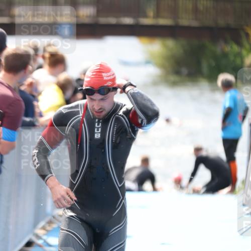 25.08.2024 - Elbe Triathlon Hamburg H.Heesch http://msf.ph/oto/6838478 25.08.2024 14:05:05 Schwimmen 1, 2, 14, 25, 26, 31 meine-sportfotos.de