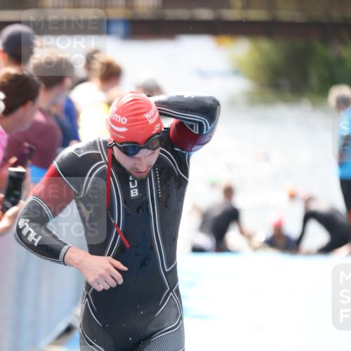 25.08.2024 - Elbe Triathlon Hamburg H.Heesch http://msf.ph/oto/6838496 25.08.2024 14:05:05 Schwimmen 1, 2, 14, 25, 26, 31 meine-sportfotos.de