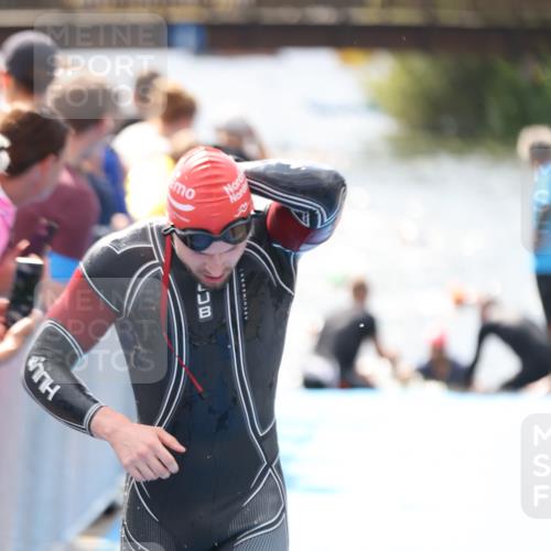 25.08.2024 - Elbe Triathlon Hamburg H.Heesch http://msf.ph/oto/6838501 25.08.2024 14:05:05 Schwimmen 1, 2, 14, 25, 26, 31 meine-sportfotos.de