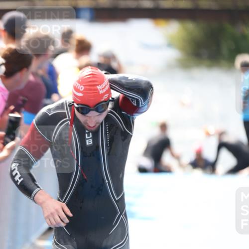25.08.2024 - Elbe Triathlon Hamburg H.Heesch http://msf.ph/oto/6838504 25.08.2024 14:05:06 Schwimmen 1, 2, 8, 14, 25, 26, 31 meine-sportfotos.de
