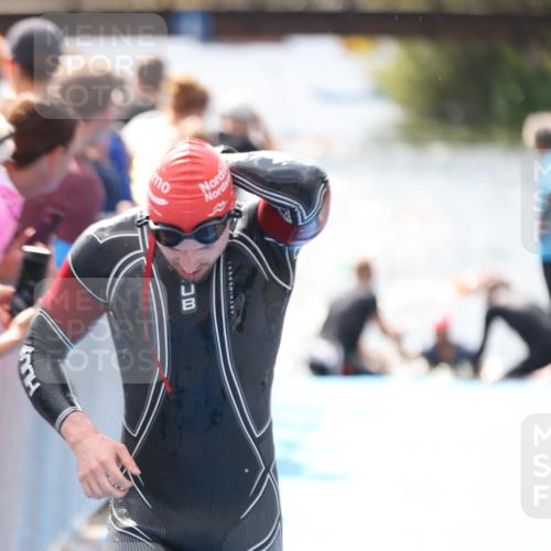 25.08.2024 - Elbe Triathlon Hamburg H.Heesch http://msf.ph/oto/6838510 25.08.2024 14:05:06 Schwimmen 1, 2, 8, 14, 25, 26, 31 meine-sportfotos.de