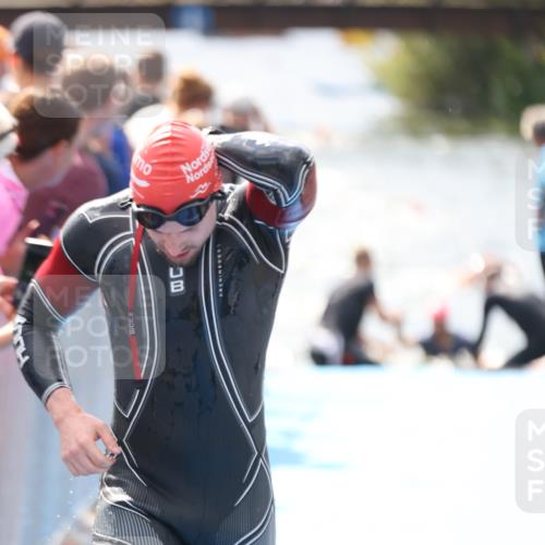 25.08.2024 - Elbe Triathlon Hamburg H.Heesch http://msf.ph/oto/6838514 25.08.2024 14:05:06 Schwimmen 1, 2, 8, 14, 25, 26, 31 meine-sportfotos.de