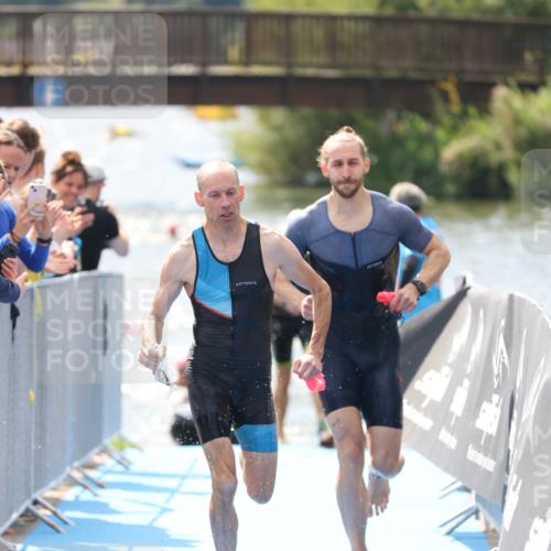 25.08.2024 - Elbe Triathlon Hamburg H.Heesch http://msf.ph/oto/6838543 25.08.2024 14:05:16 Schwimmen 1, 2, 4, 8, 9, 13, 14, 22, 25 meine-sportfotos.de