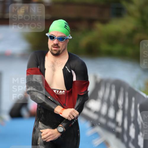 25.08.2024 - Elbe Triathlon Hamburg H.Heesch http://msf.ph/oto/6838551 25.08.2024 08:42:12 Schwimmen 164, 174 meine-sportfotos.de