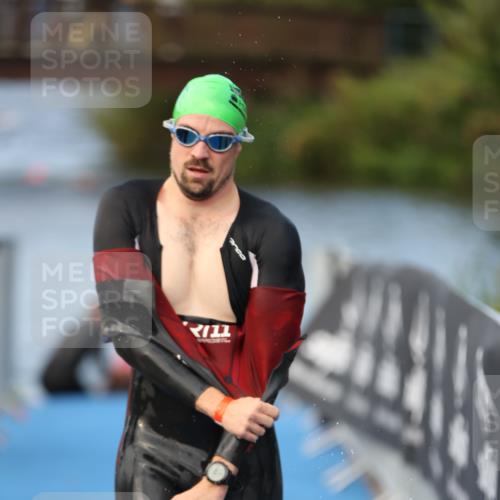25.08.2024 - Elbe Triathlon Hamburg H.Heesch http://msf.ph/oto/6838560 25.08.2024 08:42:12 Schwimmen 164, 174 meine-sportfotos.de