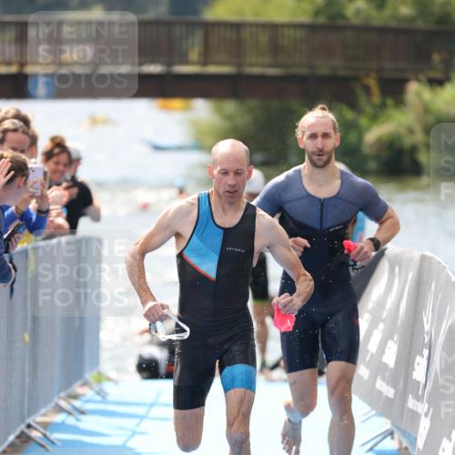 25.08.2024 - Elbe Triathlon Hamburg H.Heesch http://msf.ph/oto/6838589 25.08.2024 14:05:16 Schwimmen 1, 2, 4, 8, 9, 13, 14, 22, 25 meine-sportfotos.de