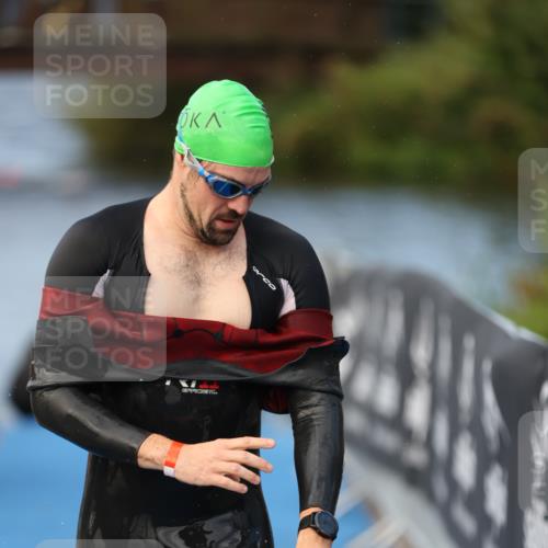 25.08.2024 - Elbe Triathlon Hamburg H.Heesch http://msf.ph/oto/6838597 25.08.2024 08:42:12 Schwimmen 164, 174 meine-sportfotos.de