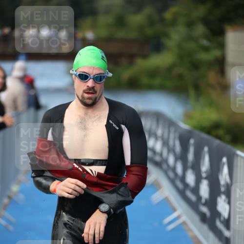 25.08.2024 - Elbe Triathlon Hamburg H.Heesch http://msf.ph/oto/6838616 25.08.2024 08:42:13 Schwimmen 164, 174 meine-sportfotos.de
