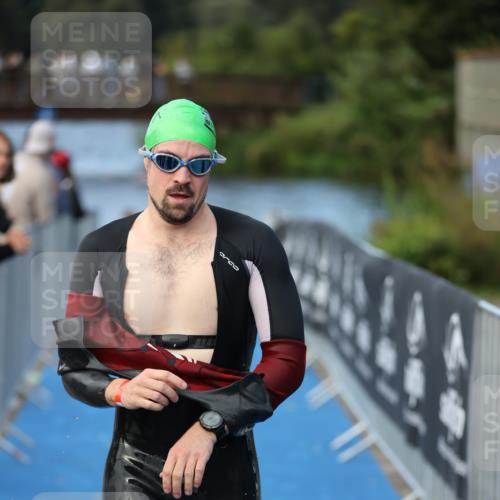 25.08.2024 - Elbe Triathlon Hamburg H.Heesch http://msf.ph/oto/6838621 25.08.2024 08:42:13 Schwimmen 164, 174 meine-sportfotos.de