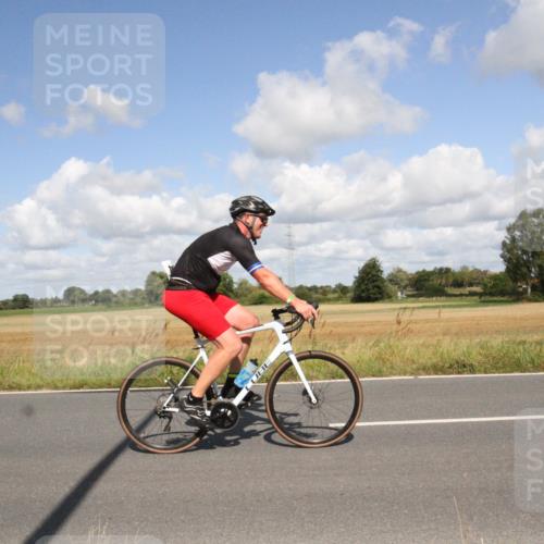 25.08.2024 - Elbe Triathlon Hamburg Fuchs,  Jonas http://msf.ph/oto/6838626 25.08.2024 10:54:04 Radfahren 1429, 1553, 1433, 734, 1521, 700, 760 meine-sportfotos.de