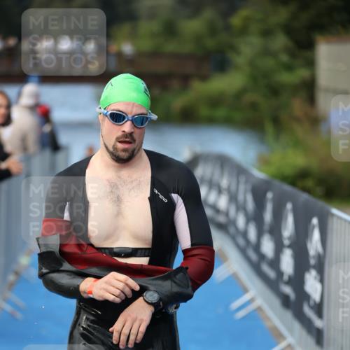 25.08.2024 - Elbe Triathlon Hamburg H.Heesch http://msf.ph/oto/6838627 25.08.2024 08:42:13 Schwimmen 164, 174 meine-sportfotos.de