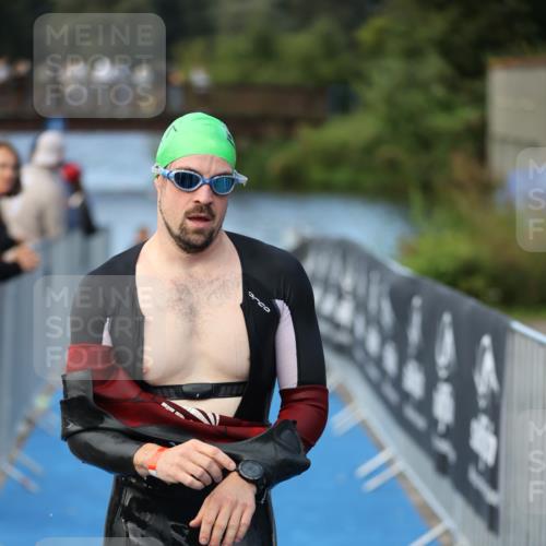 25.08.2024 - Elbe Triathlon Hamburg H.Heesch http://msf.ph/oto/6838630 25.08.2024 08:42:13 Schwimmen 164, 174 meine-sportfotos.de