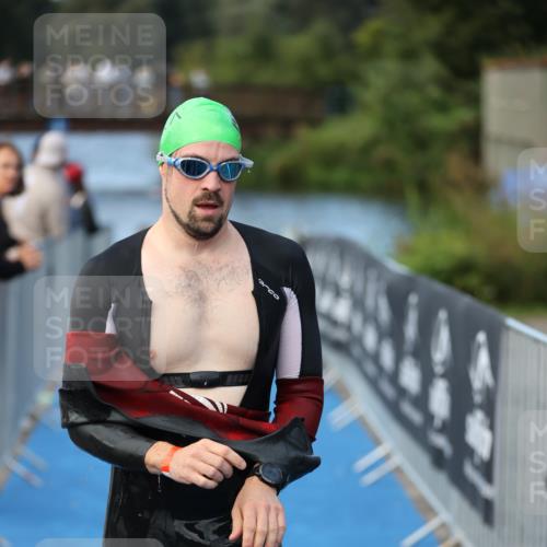25.08.2024 - Elbe Triathlon Hamburg H.Heesch http://msf.ph/oto/6838636 25.08.2024 08:42:14 Schwimmen 164, 174 meine-sportfotos.de