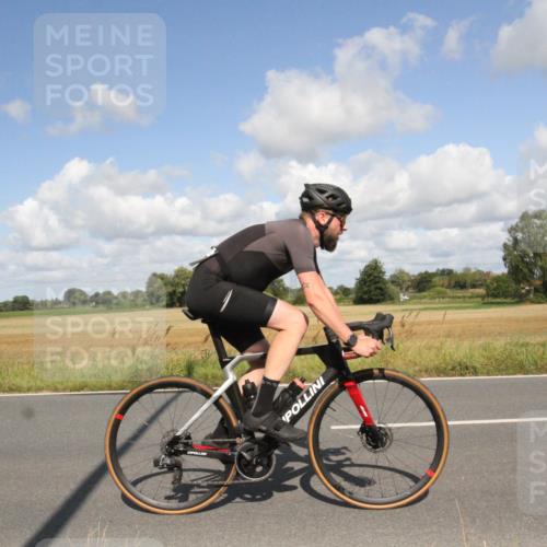 25.08.2024 - Elbe Triathlon Hamburg Fuchs,  Jonas http://msf.ph/oto/6838649 25.08.2024 10:54:08 Radfahren 1433, 734, 1521, 700, 760, 799 meine-sportfotos.de