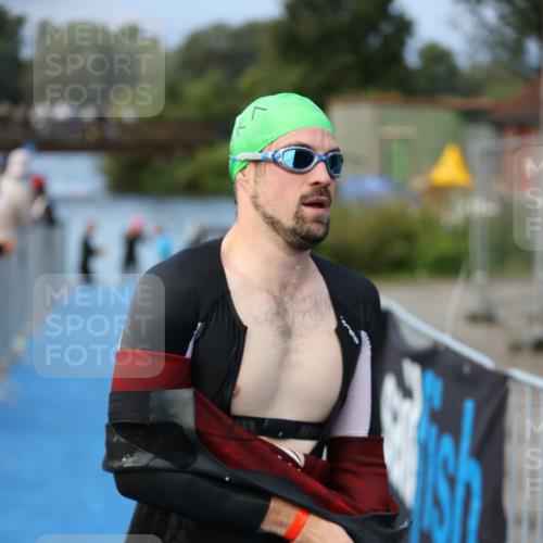 25.08.2024 - Elbe Triathlon Hamburg H.Heesch http://msf.ph/oto/6838663 25.08.2024 08:42:14 Schwimmen 164, 174 meine-sportfotos.de
