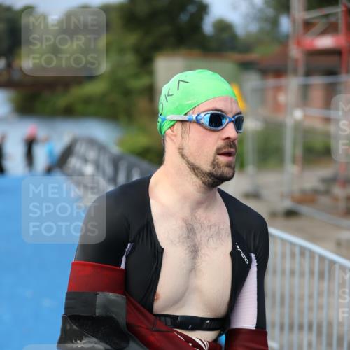 25.08.2024 - Elbe Triathlon Hamburg H.Heesch http://msf.ph/oto/6838685 25.08.2024 08:42:14 Schwimmen 164, 174 meine-sportfotos.de