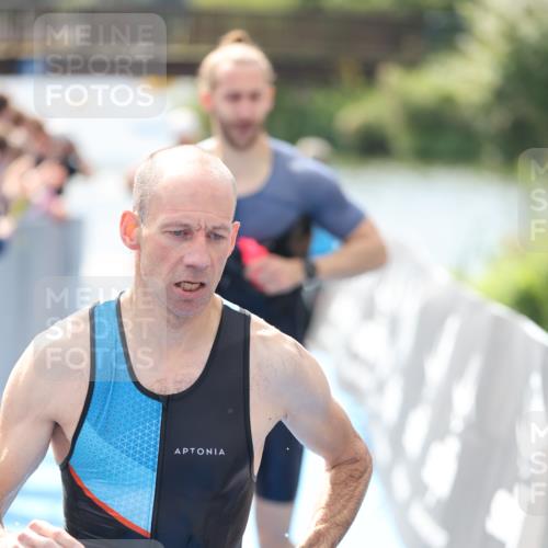 25.08.2024 - Elbe Triathlon Hamburg H.Heesch http://msf.ph/oto/6838709 25.08.2024 14:05:19 Schwimmen 1, 2, 4, 8, 9, 13, 14, 22, 25 meine-sportfotos.de