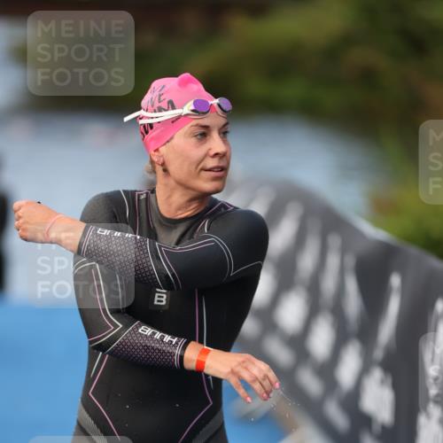 25.08.2024 - Elbe Triathlon Hamburg H.Heesch http://msf.ph/oto/6838736 25.08.2024 08:42:25 Schwimmen 164, 174 meine-sportfotos.de
