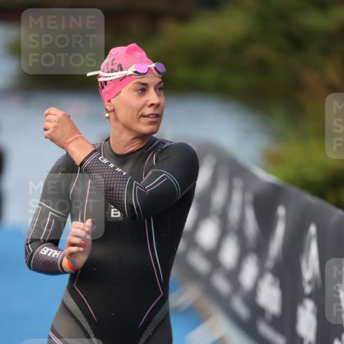 25.08.2024 - Elbe Triathlon Hamburg H.Heesch http://msf.ph/oto/6838753 25.08.2024 08:42:25 Schwimmen 164, 174 meine-sportfotos.de