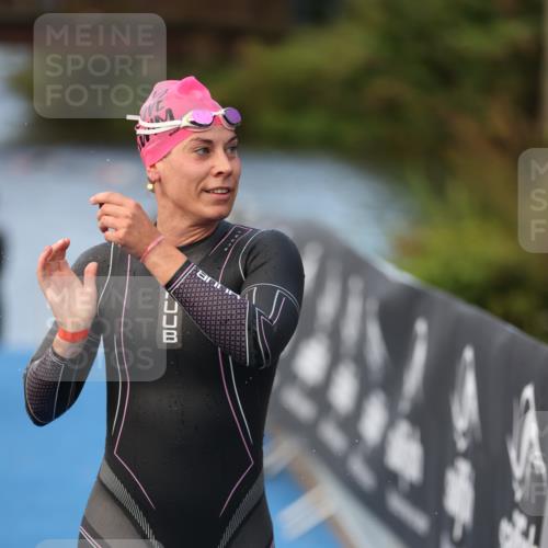 25.08.2024 - Elbe Triathlon Hamburg H.Heesch http://msf.ph/oto/6838764 25.08.2024 08:42:25 Schwimmen 164, 174 meine-sportfotos.de