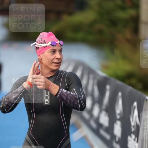 25.08.2024 - Elbe Triathlon Hamburg H.Heesch http://msf.ph/oto/6838774 25.08.2024 08:42:25 Schwimmen 164, 174 meine-sportfotos.de