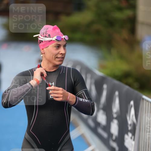 25.08.2024 - Elbe Triathlon Hamburg H.Heesch http://msf.ph/oto/6838791 25.08.2024 08:42:25 Schwimmen 164, 174 meine-sportfotos.de