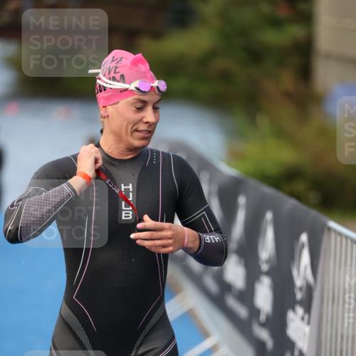 25.08.2024 - Elbe Triathlon Hamburg H.Heesch http://msf.ph/oto/6838795 25.08.2024 08:42:26 Schwimmen 164, 174 meine-sportfotos.de