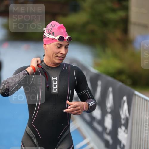 25.08.2024 - Elbe Triathlon Hamburg H.Heesch http://msf.ph/oto/6838800 25.08.2024 08:42:26 Schwimmen 164, 174 meine-sportfotos.de
