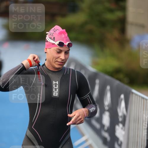 25.08.2024 - Elbe Triathlon Hamburg H.Heesch http://msf.ph/oto/6838806 25.08.2024 08:42:26 Schwimmen 164, 174 meine-sportfotos.de