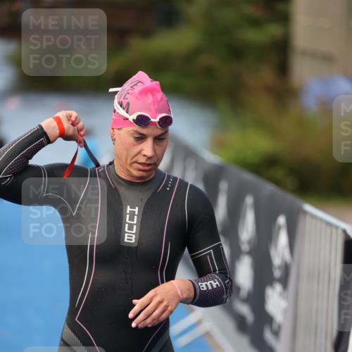 25.08.2024 - Elbe Triathlon Hamburg H.Heesch http://msf.ph/oto/6838818 25.08.2024 08:42:26 Schwimmen 164, 174 meine-sportfotos.de