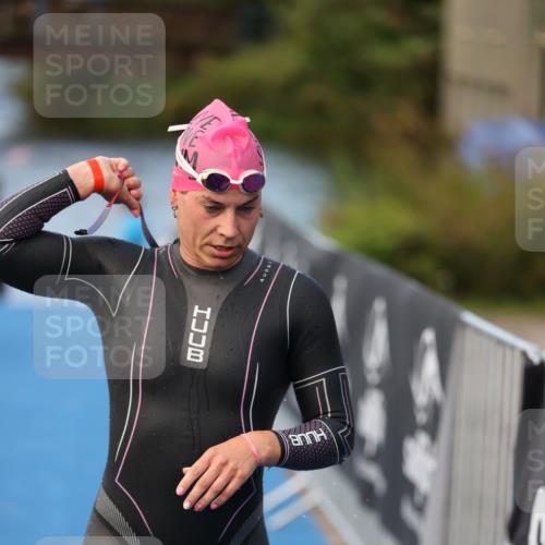 25.08.2024 - Elbe Triathlon Hamburg H.Heesch http://msf.ph/oto/6838820 25.08.2024 08:42:26 Schwimmen 164, 174 meine-sportfotos.de