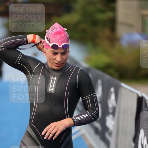 25.08.2024 - Elbe Triathlon Hamburg H.Heesch http://msf.ph/oto/6838830 25.08.2024 08:42:26 Schwimmen 164, 174 meine-sportfotos.de