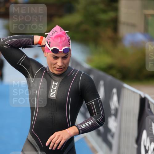 25.08.2024 - Elbe Triathlon Hamburg H.Heesch http://msf.ph/oto/6838836 25.08.2024 08:42:26 Schwimmen 164, 174 meine-sportfotos.de