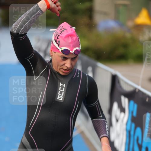 25.08.2024 - Elbe Triathlon Hamburg H.Heesch http://msf.ph/oto/6838841 25.08.2024 08:42:26 Schwimmen 164, 174 meine-sportfotos.de