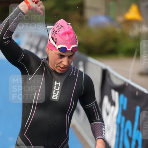 25.08.2024 - Elbe Triathlon Hamburg H.Heesch http://msf.ph/oto/6838847 25.08.2024 08:42:26 Schwimmen 164, 174 meine-sportfotos.de