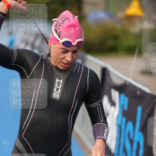 25.08.2024 - Elbe Triathlon Hamburg H.Heesch http://msf.ph/oto/6838856 25.08.2024 08:42:26 Schwimmen 164, 174 meine-sportfotos.de