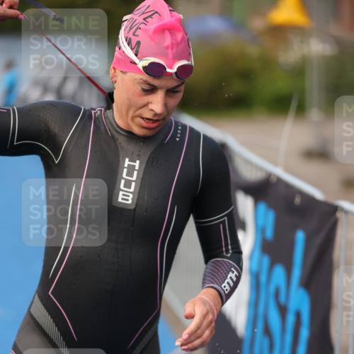 25.08.2024 - Elbe Triathlon Hamburg H.Heesch http://msf.ph/oto/6838860 25.08.2024 08:42:26 Schwimmen 164, 174 meine-sportfotos.de