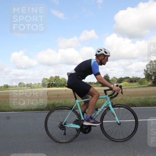 25.08.2024 - Elbe Triathlon Hamburg Fuchs,  Jonas http://msf.ph/oto/6838888 25.08.2024 10:55:49 Radfahren 1472, 679, 1528 meine-sportfotos.de