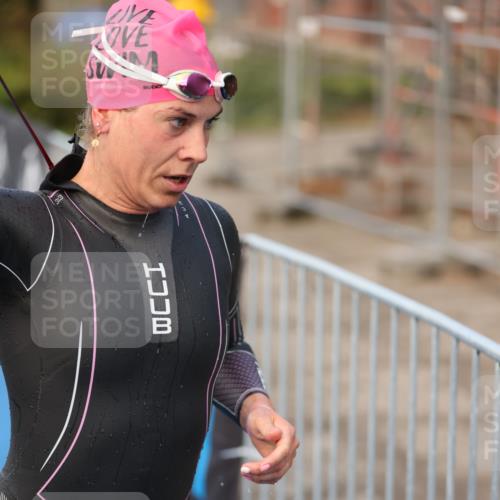 25.08.2024 - Elbe Triathlon Hamburg H.Heesch http://msf.ph/oto/6838905 25.08.2024 08:42:27 Schwimmen 164, 174 meine-sportfotos.de
