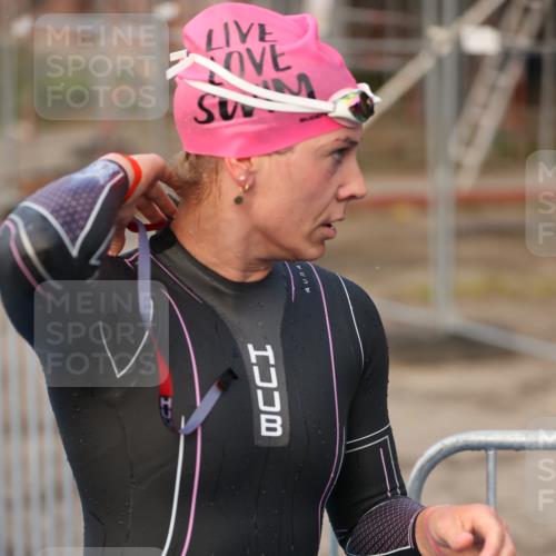 25.08.2024 - Elbe Triathlon Hamburg H.Heesch http://msf.ph/oto/6838948 25.08.2024 08:42:27 Schwimmen 164, 174 meine-sportfotos.de