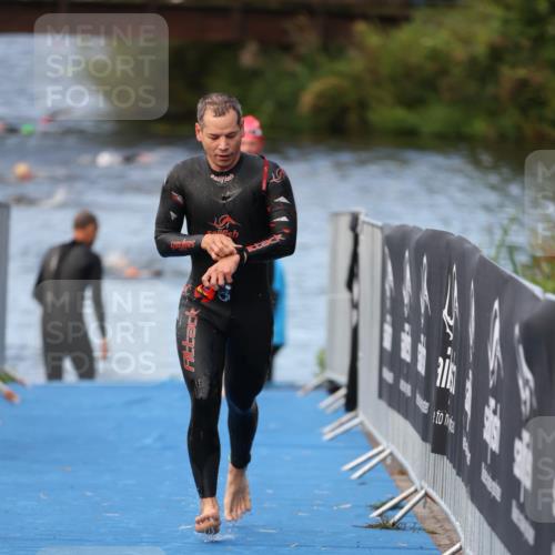 25.08.2024 - Elbe Triathlon Hamburg H.Heesch http://msf.ph/oto/6838984 25.08.2024 08:43:04 Schwimmen 187 meine-sportfotos.de