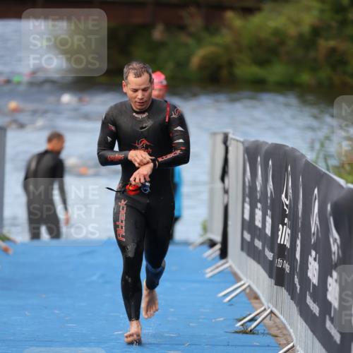 25.08.2024 - Elbe Triathlon Hamburg H.Heesch http://msf.ph/oto/6838991 25.08.2024 08:43:04 Schwimmen 187 meine-sportfotos.de