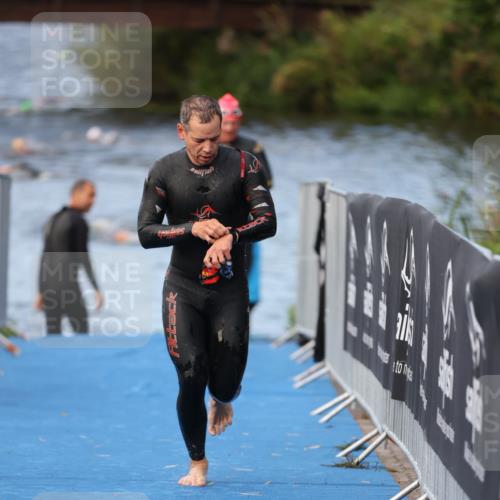 25.08.2024 - Elbe Triathlon Hamburg H.Heesch http://msf.ph/oto/6839006 25.08.2024 08:43:04 Schwimmen 187 meine-sportfotos.de