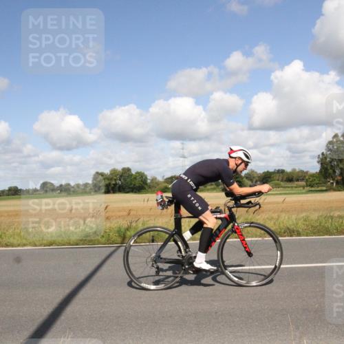 25.08.2024 - Elbe Triathlon Hamburg Fuchs,  Jonas http://msf.ph/oto/6839014 25.08.2024 10:56:41 Radfahren 460, 1513, 772 meine-sportfotos.de