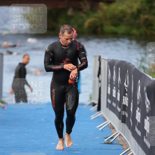 25.08.2024 - Elbe Triathlon Hamburg H.Heesch http://msf.ph/oto/6839028 25.08.2024 08:43:04 Schwimmen 187 meine-sportfotos.de
