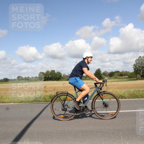 25.08.2024 - Elbe Triathlon Hamburg Fuchs,  Jonas http://msf.ph/oto/6839046 25.08.2024 10:56:56 Radfahren 1567, 712, 1524 meine-sportfotos.de