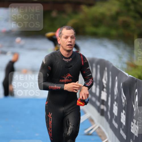 25.08.2024 - Elbe Triathlon Hamburg H.Heesch http://msf.ph/oto/6839059 25.08.2024 08:43:05 Schwimmen 187 meine-sportfotos.de