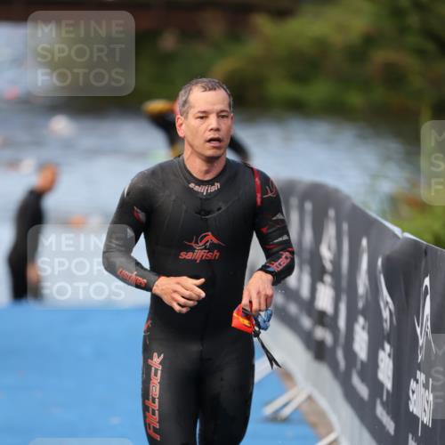 25.08.2024 - Elbe Triathlon Hamburg H.Heesch http://msf.ph/oto/6839069 25.08.2024 08:43:05 Schwimmen 187 meine-sportfotos.de